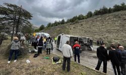 Isparta'da yolcu minibüsü devrildi: Çok sayıda yaralı var
