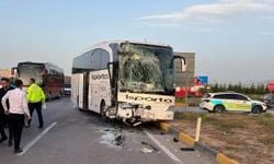 Isparta’da iki otobüs çarpıştı: 28 kişi yaralandı, kaza anı kamerada