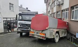 Artvin'de freni boşalan tanker kaymakamlık binasına çarptı