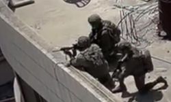 Katil İsrailli keskin nişancı, Filistinli genci hedef alarak öldürdü