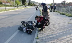 Kaza yapan motosikletteki yolcunun bacağı koptu