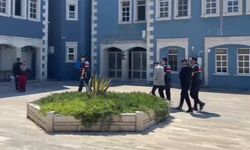 'Emniyet müdürüyüm' yalanıyla yaşlı kadını 5,4 milyon lira dolandırdılar