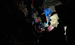 Antalya'da 30 metrelik falezlerden düşen şahıs can verdi