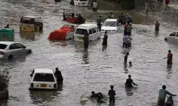 Pakistan'da şiddetli fırtına: 10 ölü, 45 yaralı