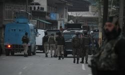 Pakistan güvenlik kaynakları: Hindistan'a ait 5 savaş uçağı düşürüldü