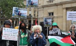 Paris'te göstericiler, İsrailli şarkıcı Golan'ın konserinin iptalini istedi