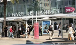 Cannes törenine saatler kala Fransa karanlığa gömüldü! Kundaklama şüphesi