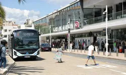 Cannes törenine saatler kala Fransa karanlığa gömüldü! Kundaklama şüphesi