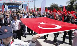 Atatürk'ü temsil eden bayrak Samsun'da karaya çıkarıldı