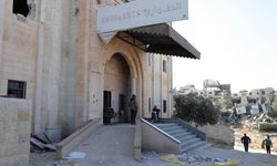 Katil İsrail Gazze'deki Endonezya Hastanesini kuşatma altına aldı