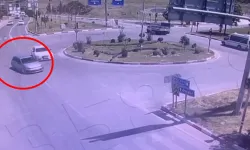 Siirt'te hatalı sollama yapan otomobil refüje çarptı
