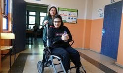 Kızının hayalleri için engel tanımıyor