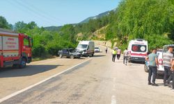 Adana'da kaza: Ambulansla otomobil çarpıştı