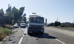 Beton mikseri ile yolcu minibüsü çarpıştı: Ölü ve yaralılar var