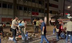 İzmir'de grev: Belediye başkanı çöp topladı, sendikacıyla tartıştı