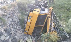 Devrilmekte olan vinçten atladı: Hayatını kaybetti