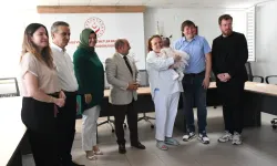 Antalya Havalimanı'nda klozete bırakılan bebek, Rusya'ya teslim edildi