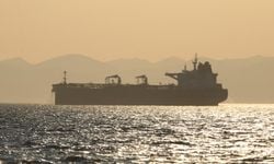 Çanakkale Boğazı'nda ham petrol tankerinde makine arızası