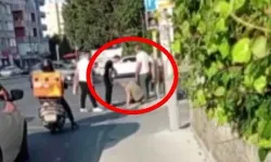 Eşini takip eden adamı sokak ortasında tekme tokat dövdü