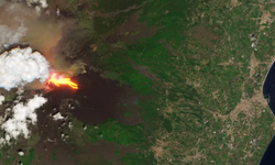 Etna’nın öfkesi uzaya kadar ulaştı! Lav nehri fışkırdı