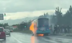 Erzurum’da belediye otobüsü yolcular içindeyken alev aldı