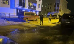 Ankara'da bir kişi sokak ortasında babasını bıçakladı