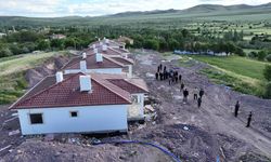 Arguvan'da afet konutlarının yapımı sürüyor