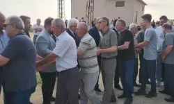 90 yıldır devam eden gelenek! 10 bin kişi aynı anda bayramlaştı