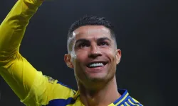 Cristiano Ronaldo yeni sözleşmeye imzayı atıyor