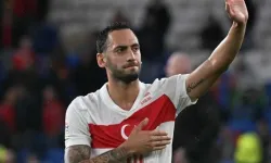 Hakan Çalhanoğlu'nun sağ bacağında zorlanma tespit edildi