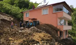 Trabzon’da heyelan afeti! 3 ev hasar gördü