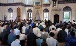 Tokyo Camii'ne ziyaretçi akını: Bayram namazı tam 3 kez kılındı