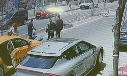 Yolun karşısına geçmek isteyen adama taksi çarptı