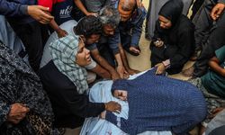 Katil İsrail yine yardım bekleyen sivillere sadırdı: 20 ölü