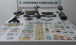 Bayburt merkezli 13 ilde operasyon: Tarihi eserler ele geçirildi
