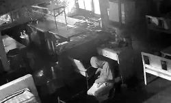 Adana'da tost yiyip portakal suyu içtiği büfeden para ve telefon çaldı