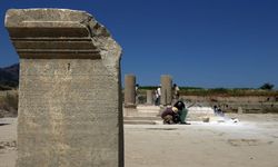 Magnesia Antik Kenti'nin en büyük meydanı gün ışığına çıkıyor