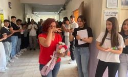 Emekli olan öğretmene duygusal veda! Hatıran yeter