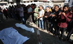 Katil İsrail'in Gazze'ye düzenlediği saldırılarda 23 Filistinli öldü