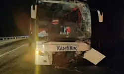 Konya'da yolcu otobüsüyle çarpışan otomobilin sürücüsü öldü, 8 kişi yaralandı