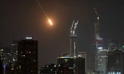 İran'dan İsrail'e intikam saldırısı! Tel Aviv'de şiddetli patlamalar