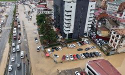 Trabzon'da sel gitti, çamur kaldı: Kayıp kişi aranıyor
