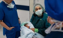 10 günlük bebek göz tansiyonu ameliyatıyla sağlığına kavuştu