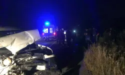 Sakarya'da traktör ile hafif ticari araç çarpıştı: 4 yaralı