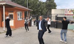 Bursa'da muhtarlığı kazandı, sevincini çiftetelli oynayarak kutladı