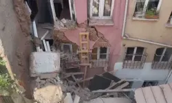 İstanbul'da üç katlı binanın balkonu çöktü