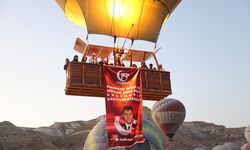 Kapadokya'da balonlar bayraklarla havalandı