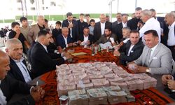 Takı töreni 4 saat sürdü: Aşiret düğününde geline 1,5 kilo altın, damada 7,5 milyon TL