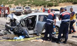 Isparta'da iki otomobil kafa kafaya çarpıştı: 1 ölü, 9 yaralı