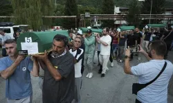 Srebrenitsa: 7 kurbanın cenazesi 30 yıl sonra anıt mezara taşındı